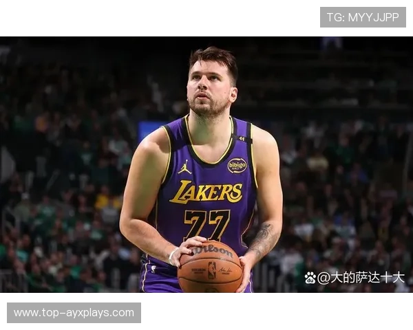 东契奇上演三分压哨绝杀,全场震撼 东契奇上演三分压哨绝杀,全场震撼